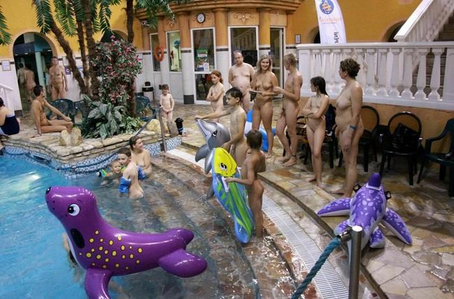Young nudists in the photo pool [Day of nudism in the pool]