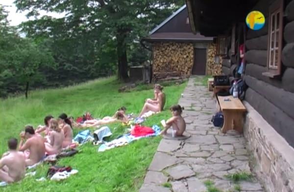 In The Sun - Naturist freedom family nudism video [960x720 | 00:55:00 | 1.2 GB]